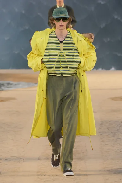 Look 32